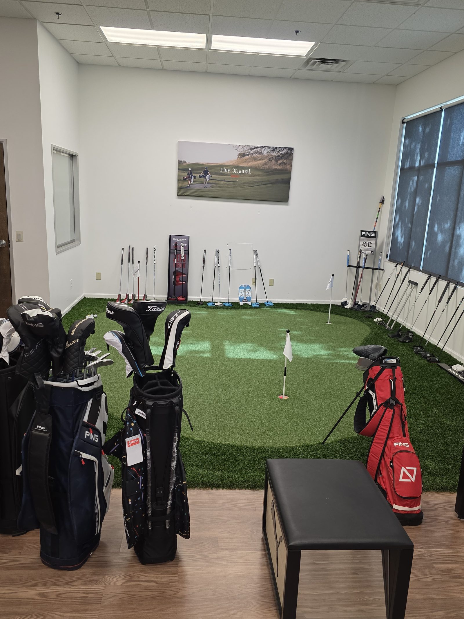 The putting green room at No Bogeys Bakersfield